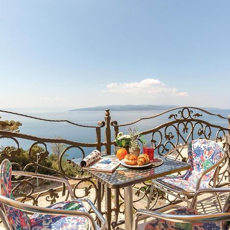 Nice Apartment In Krvavica With House Sea View Zewnętrze zdjęcie