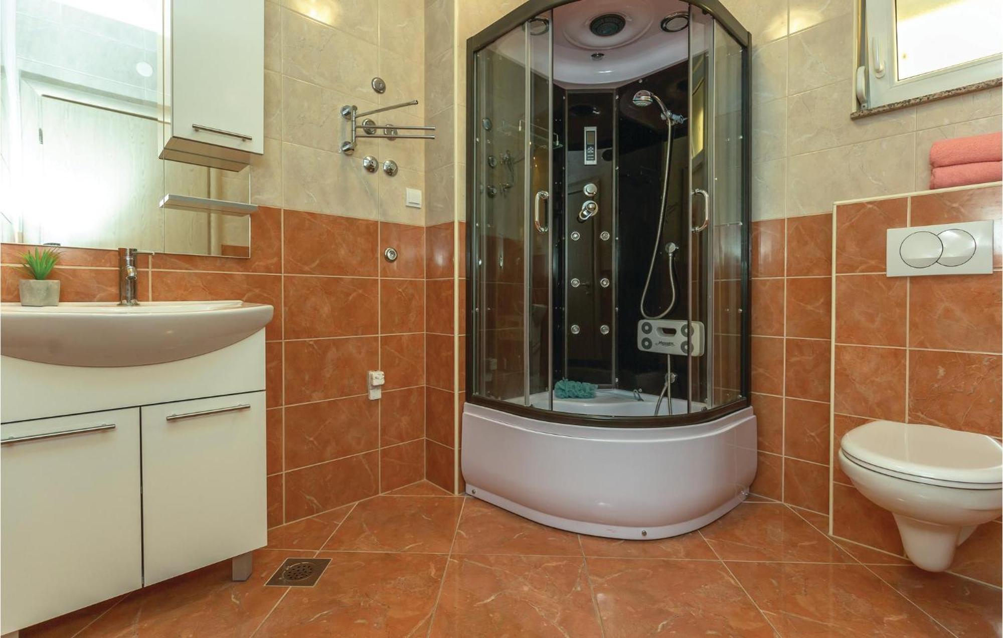 Nice Apartment In Krvavica With House Sea View Zewnętrze zdjęcie