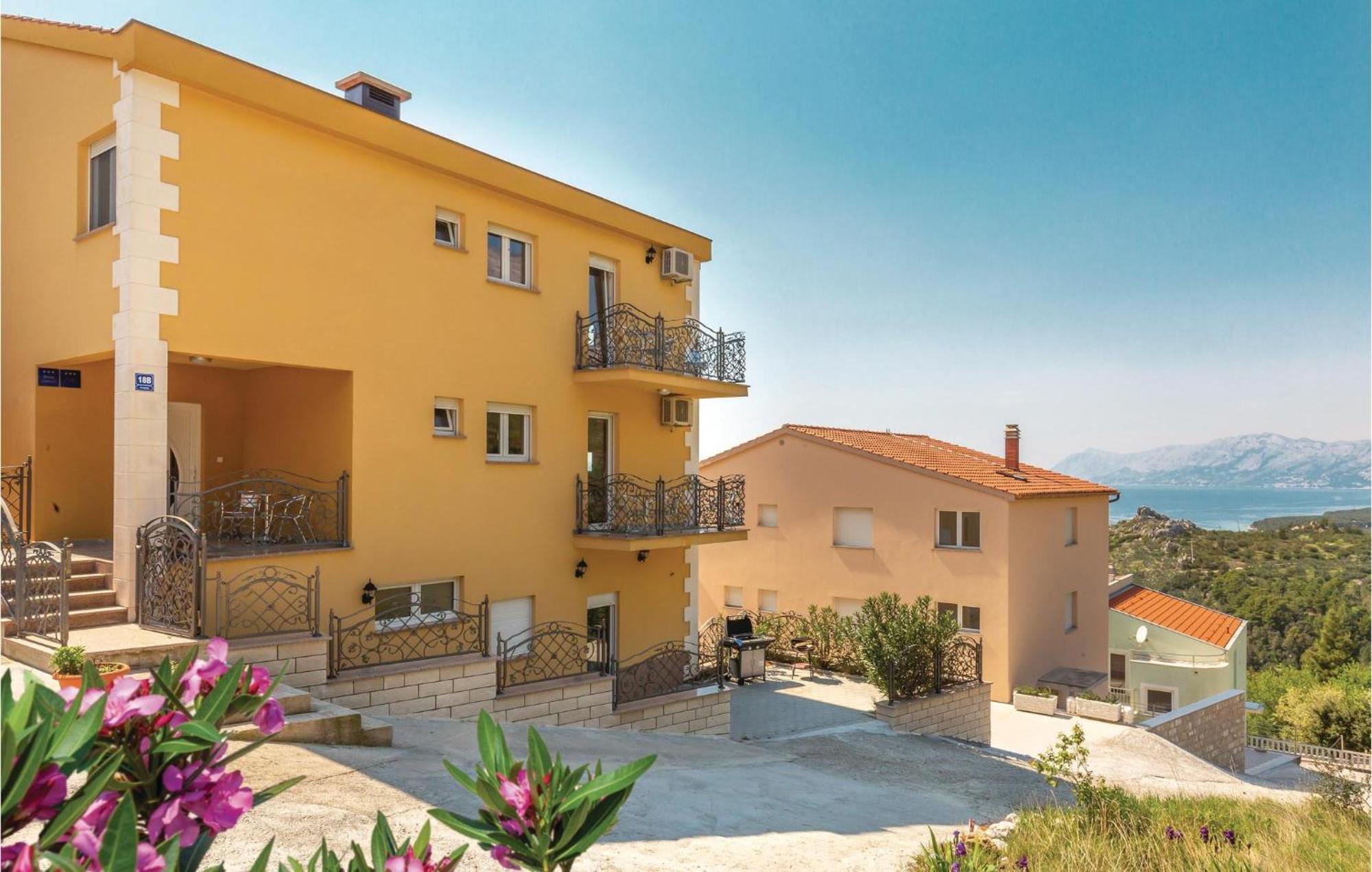 Nice Apartment In Krvavica With House Sea View Zewnętrze zdjęcie