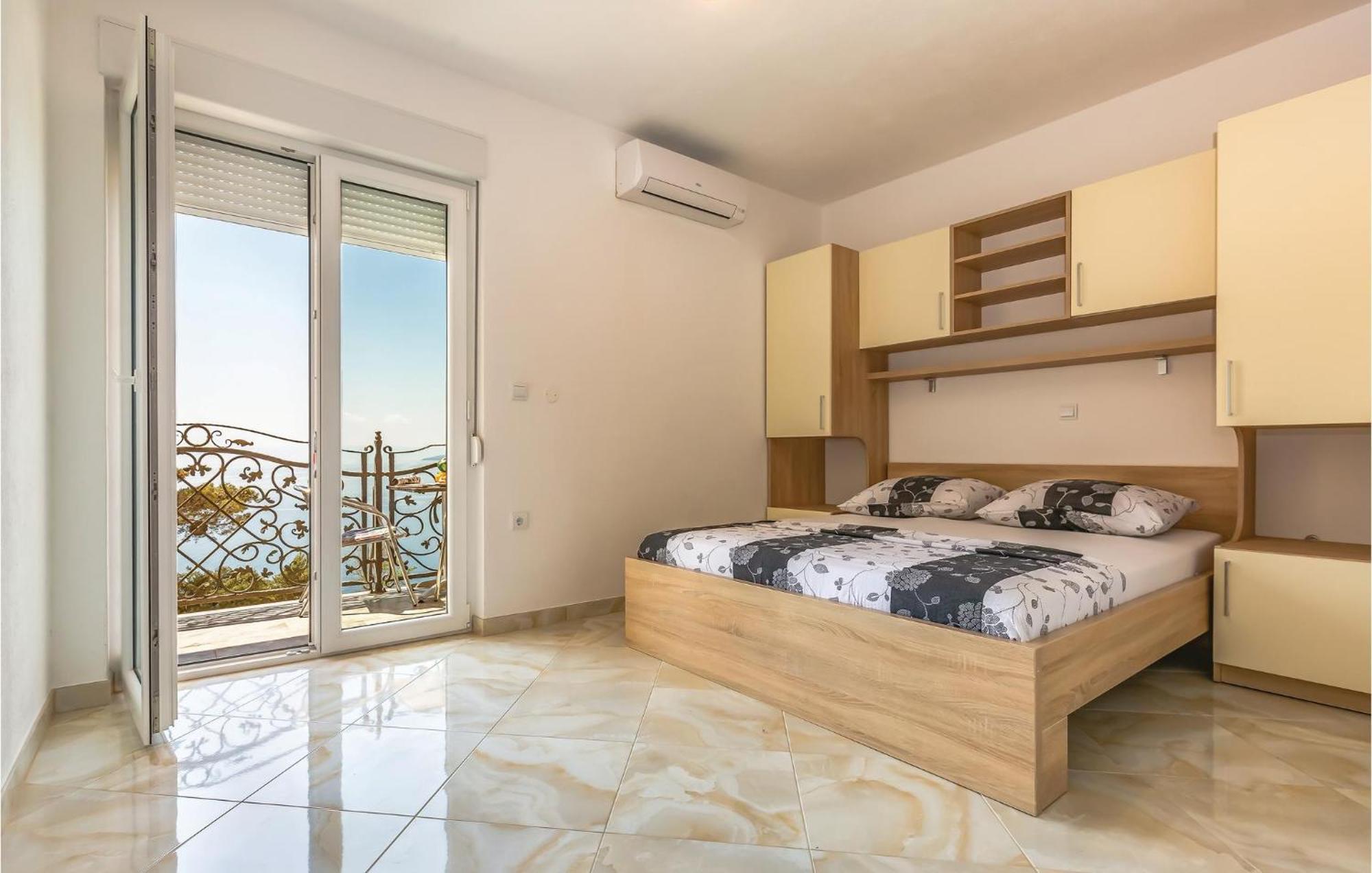 Nice Apartment In Krvavica With House Sea View Zewnętrze zdjęcie