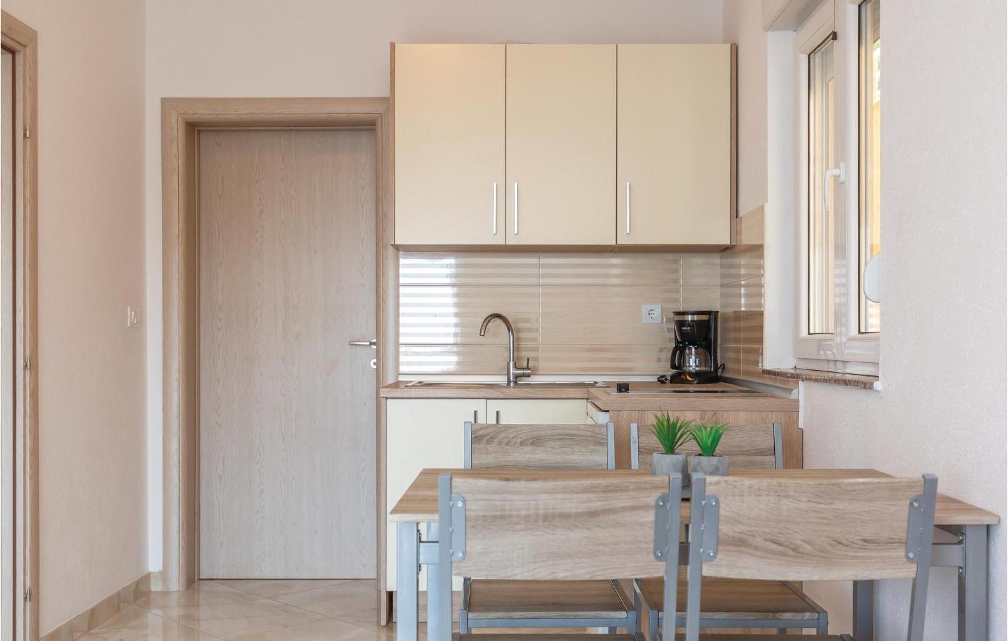 Nice Apartment In Krvavica With House Sea View Zewnętrze zdjęcie